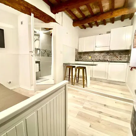 Mini Flat * Περούτζια